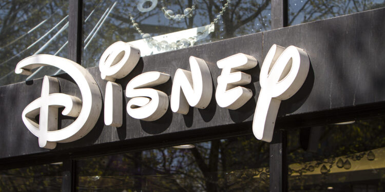 Disney informa ganancias récord mientras su imperio de streaming y parques eclipsa el declive televisivo