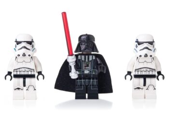 Lego alcanza ingresos récord en el primer semestre de 2025 gracias a sets de flores y automóviles