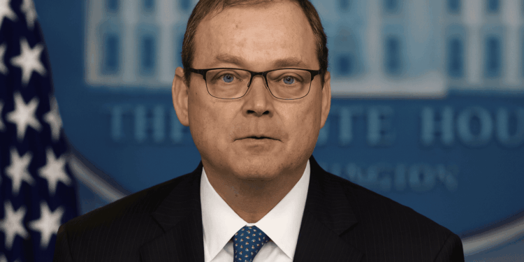 La Casa Blanca respalda el recorte de tasas y Hassett habla de una “decisión prudente” de la FED