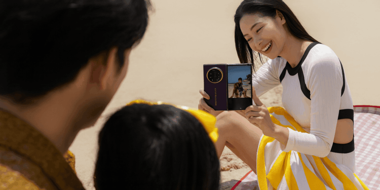 Huawei desafía al mercado con un smartphone triplegable de $2,500