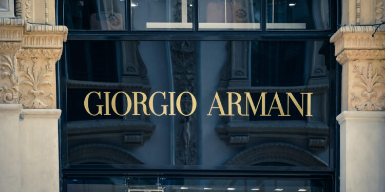 El testamento de Armani ordena vender su imperio o llevarlo a bolsa