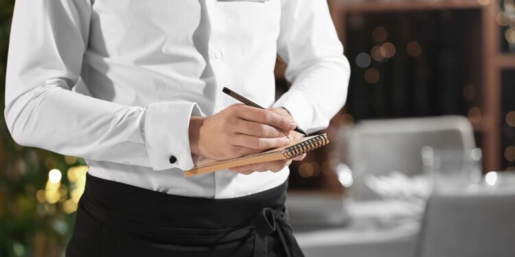 McDonald’s exige fin de las propinas como forma de salario y rompe con la Asociación Nacional de Restaurantes