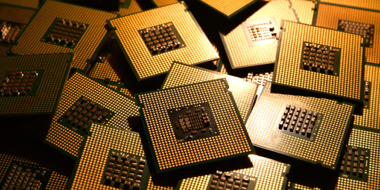 Trump desata tormenta en la industria tecnológica con plan para golpear importaciones de chips