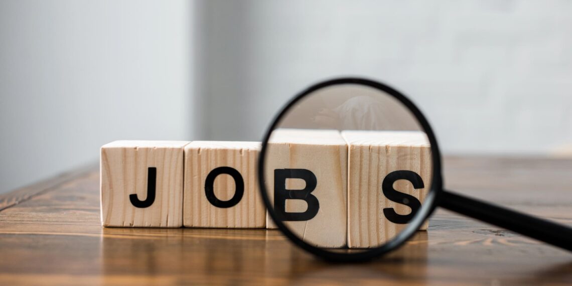 Las solicitudes de desempleo sorprenden a la baja y reavivan la confianza en la economía de EE. UU.