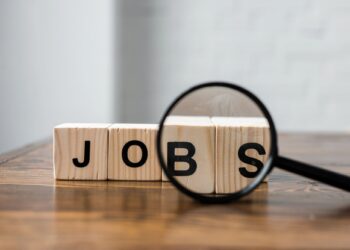 Las solicitudes de desempleo sorprenden a la baja y reavivan la confianza en la economía de EE. UU.