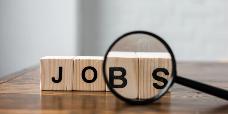 Las solicitudes de desempleo sorprenden a la baja y reavivan la confianza en la economía de EE. UU.