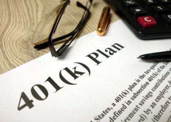 Trump desata tormenta legal al intentar abrir los planes 401(k) a criptomonedas y capital privado
