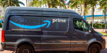 Amazon hará millonaria inversión en salarios y salud para sus trabajadores