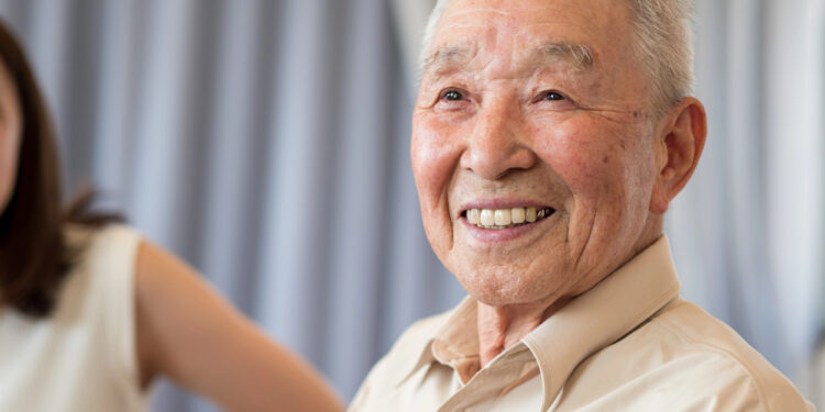 Japón rompe récord histórico: Casi 100,000 personas superan los 100 años