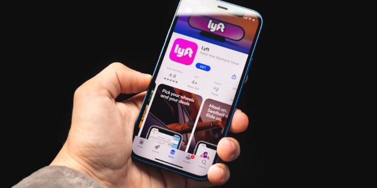 Lyft de la mano con Waymo llevarán robotaxis a Nashville en 2026