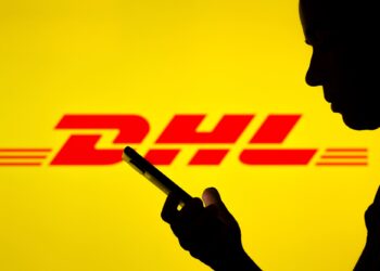 DHL se blinda ante la tormenta comercial de la era Trump contratando masivamente agentes de aduanas