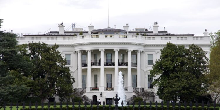Trump cancela reunión clave con demócratas mientras se acerca cierre del gobierno