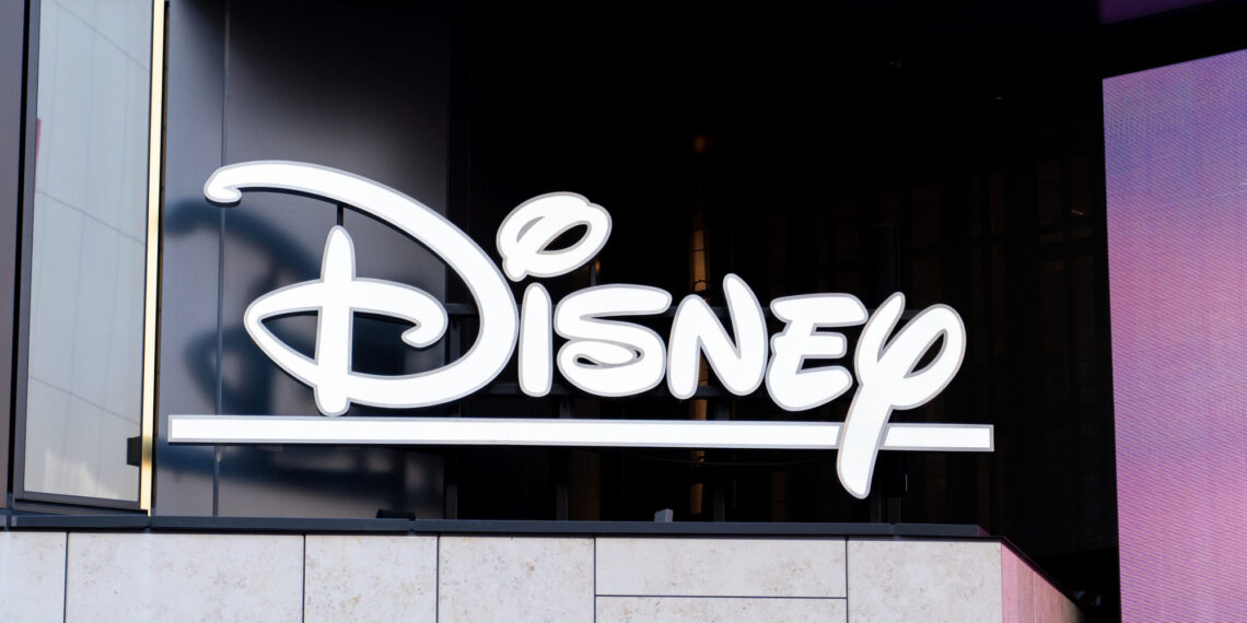 Disney sacude a suscriptores con alza de precios