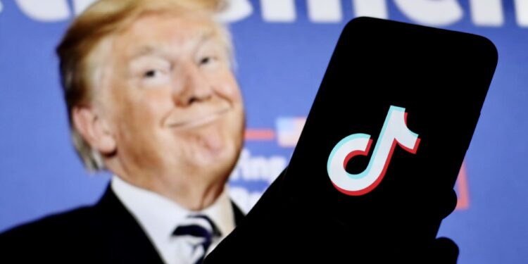 Trump firma orden que da luz verde al acuerdo para que TikTok siga funcionando en EE. UU.
