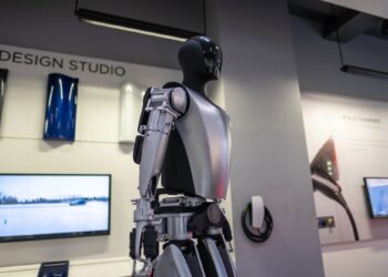 Elon Musk asegura que el futuro está en manos de sus robots Optimus