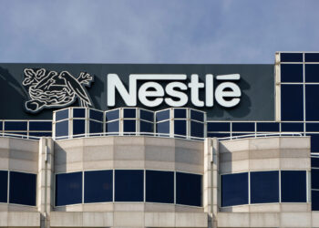 Destituyen a ejecutivo de Nestlé por relación romántica y nombran nuevo CEO
