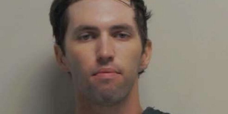 Tyler Robinson es detenido por el asesinato de Charlie Kirk y la violencia política explota en redes sociales