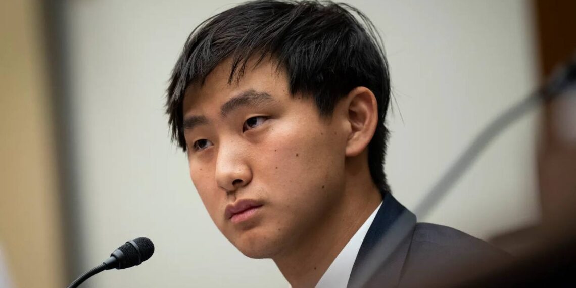 Joven multimillonario: La IA escribirá tu código en cinco años y por eso debes aprender a dirigirla hoy