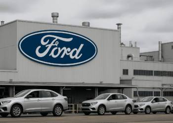 Ford enfrenta nuevo golpe: Retira 1.4 millones de vehículos por fallas en la cámara trasera