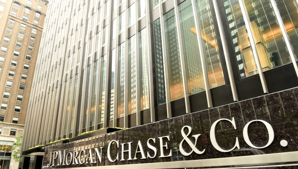 JPMorgan rompe pronósticos con un salto en ganancias