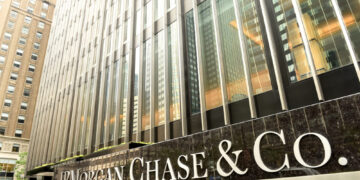 JPMorgan rompe pronósticos con un salto en ganancias
