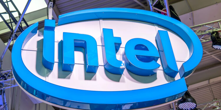 Intel resurge: Acciones trepan 50% en un mes y elevan valor de inversión de EE. UU. a $16,000 millones