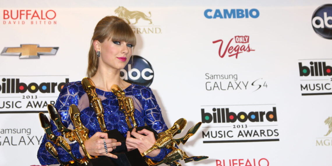 Swift lleva su álbum al cine y suma $50 millones en el estreno