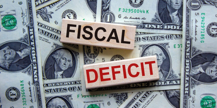 EE. UU. logra reducir su déficit fiscal gracias a los aranceles récord de Trump