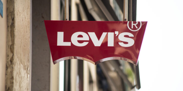 Levi’s desafía los aranceles y supera las expectativas con un sólido aumento de ganancias