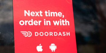 DoorDash sorprende con su robot “Dot” y lleva la entrega autónoma a otro nivel
