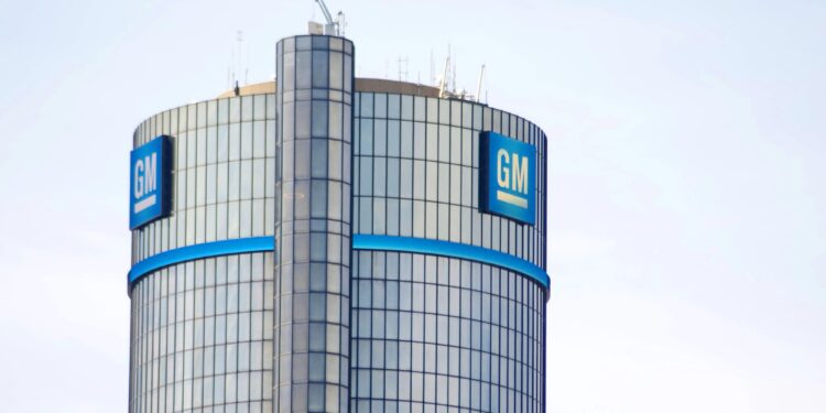 GM con ganancias que superan expectativas y las acciones suben 15%