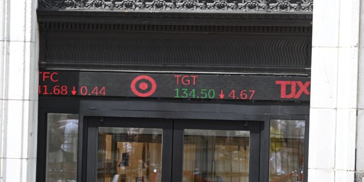 S&P 500, Nasdaq y Dow Jones inician la semana en calma tras el reciente repunte