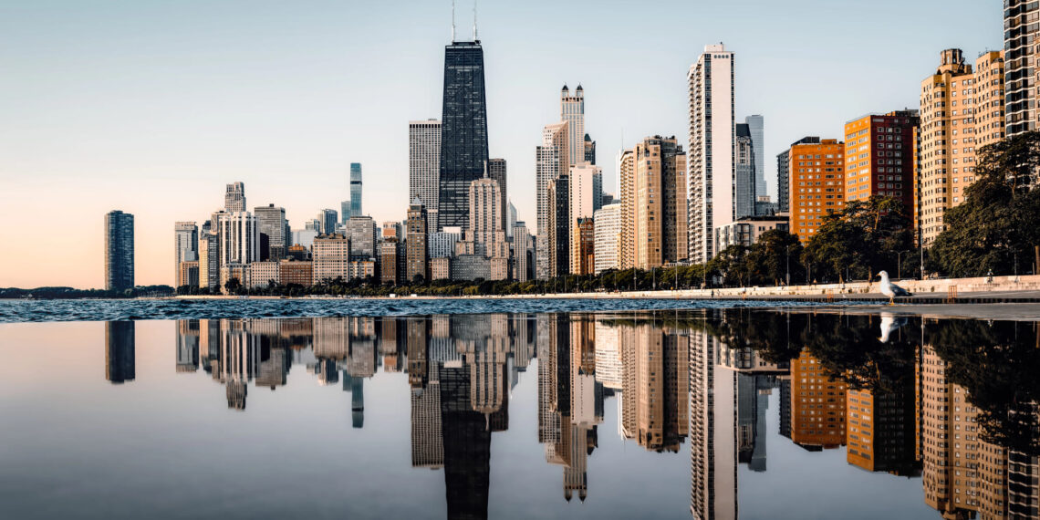 Trump congela $2,100 millones en proyectos para la ciudad de Chicago: ¿Por causa del cierre del gobierno?