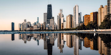 Trump congela $2,100 millones en proyectos para la ciudad de Chicago: ¿Por causa del cierre del gobierno?