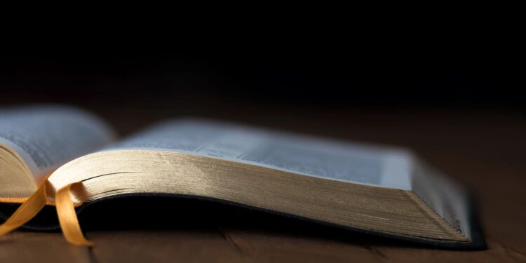 Estados Unidos vive un avivamiento espiritual tras el asesinato de Charlie Kirk: Ventas de Biblias se disparan 36%