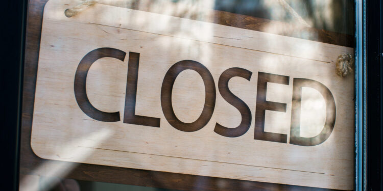 Cracker Barrel cierra 14 restaurantes y la nostalgia golpea a la marca