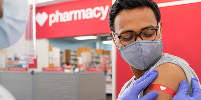 CVS presenta sólidas ganancias y mejora sus previsiones gracias al repunte del negocio de seguros