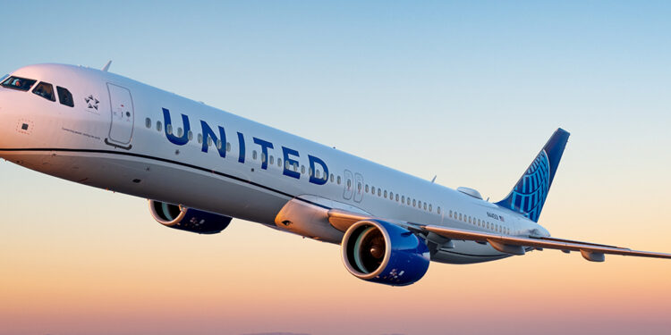 United Airlines ofrecerá reembolsos ante el caos aéreo provocado por el cierre del gobierno