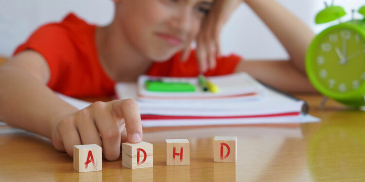 De un diagnóstico al exceso: Cómo la medicación para el TDAH desencadena una ola de fármacos en niños