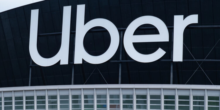 Uber irrumpe en Oriente Medio con su primer servicio de robotaxis totalmente autónomos