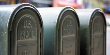 Envíos más caros en 2026: USPS eleva tarifas hasta 7.8% en plena presión financiera