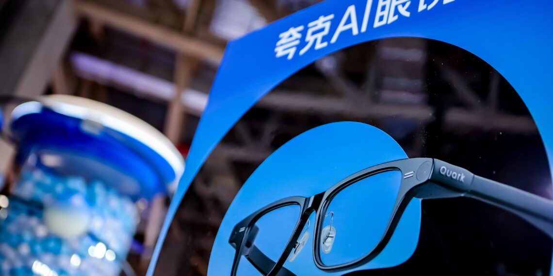 Alibaba entra de lleno en la carrera de la IA portable con unas gafas inteligentes de $500
