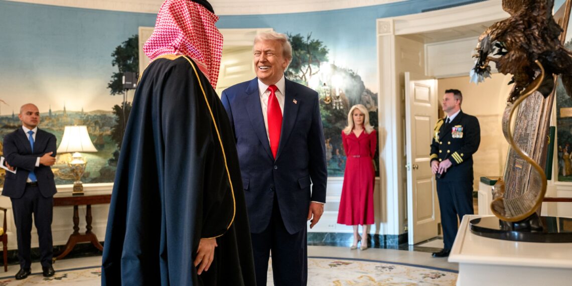 Promesas millonarias y cazas F-35: Washington y Riad exhiben acuerdos que aún no están asegurados