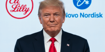 Trump anuncia acuerdos con Eli Lilly y Novo Nordisk: ¡Medicamentos baratos en Estados Unidos!