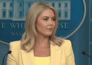 Familiar de Karoline Leavitt fue detenido por el ICE: ¿De quién se trata?