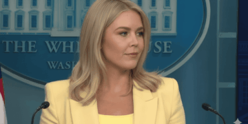 Familiar de Karoline Leavitt fue detenido por el ICE: ¿De quién se trata?