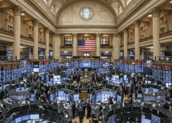 El Dow Jones cae casi 400 puntos y el Nasdaq se hunde 1.9% mientras las acciones de iA pierden impulso