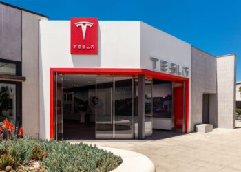 Elon Musk promete el regreso del Tesla Roadster tras ocho años de espera