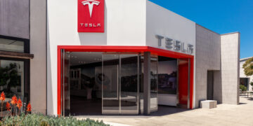 Elon Musk promete el regreso del Tesla Roadster tras ocho años de espera