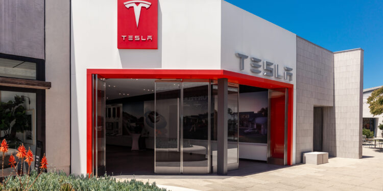 Elon Musk promete el regreso del Tesla Roadster tras ocho años de espera